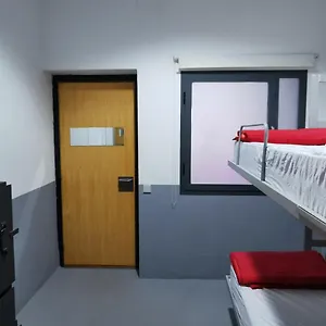 Traveller Box Albergue